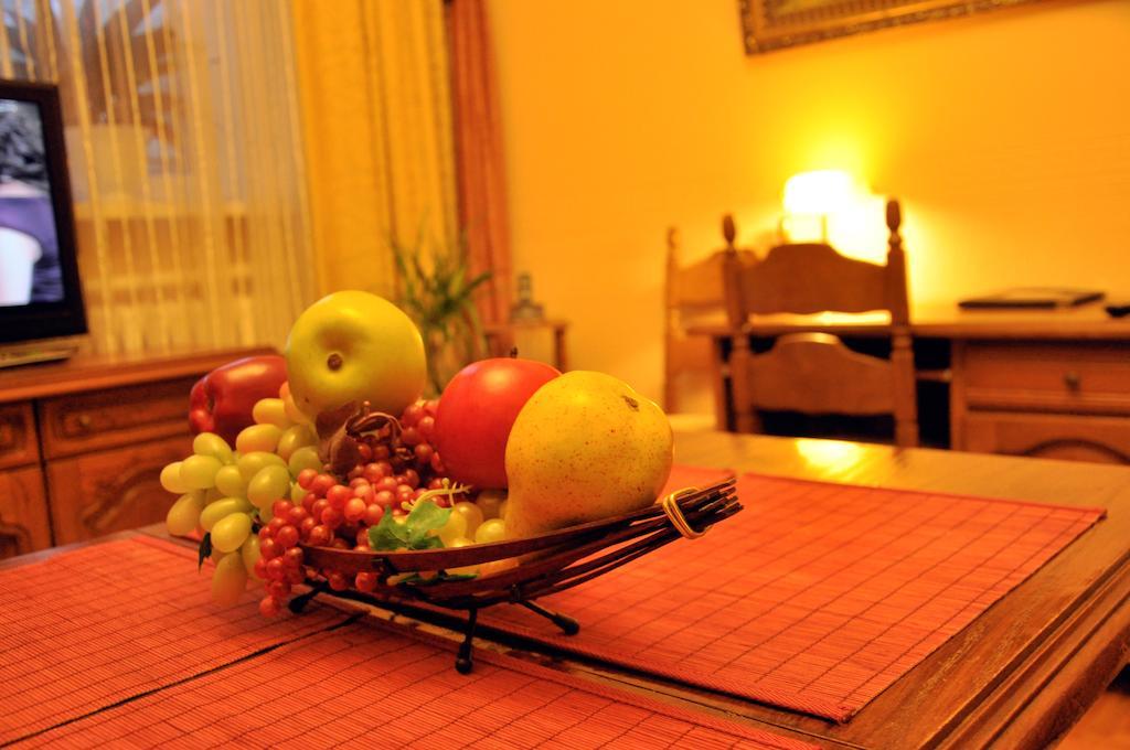 Knaus Apartments TTchernivtsi Extérieur photo