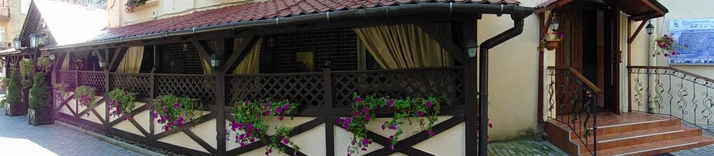 Knaus Apartments TTchernivtsi Extérieur photo