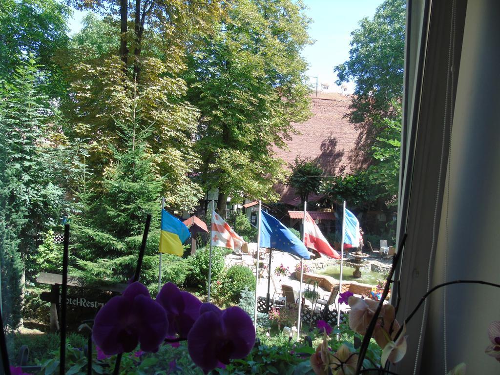 Knaus Apartments TTchernivtsi Extérieur photo