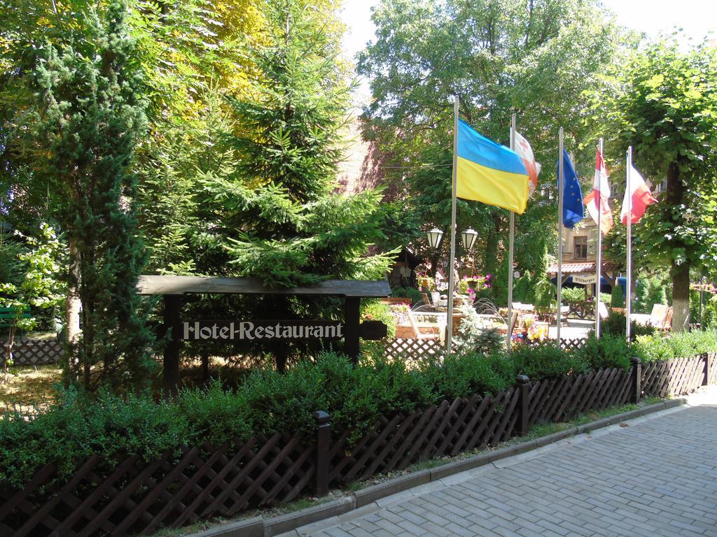 Knaus Apartments TTchernivtsi Extérieur photo