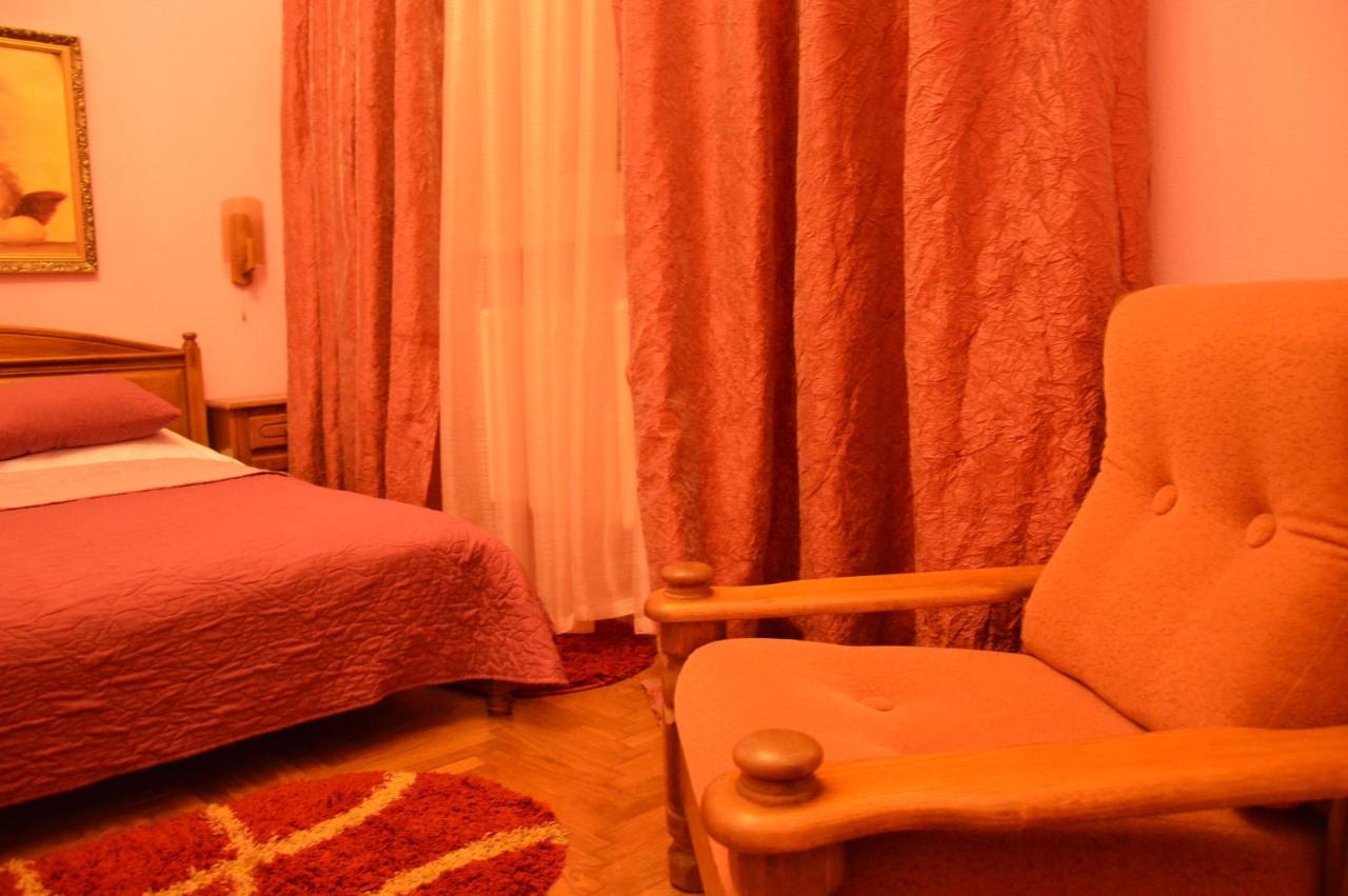 Knaus Apartments TTchernivtsi Extérieur photo