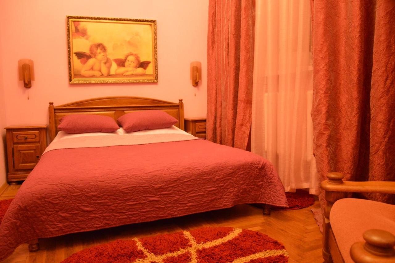 Knaus Apartments TTchernivtsi Extérieur photo