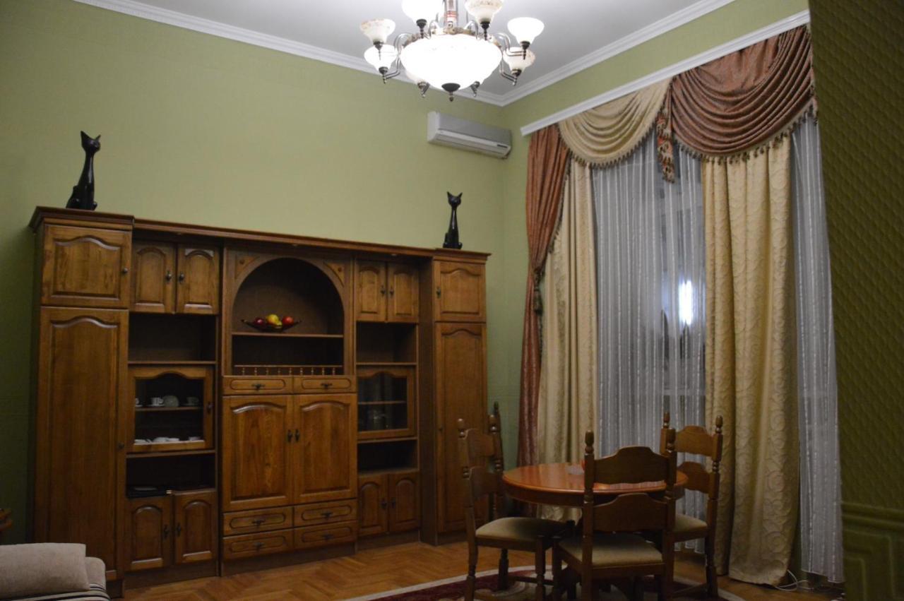 Knaus Apartments TTchernivtsi Extérieur photo